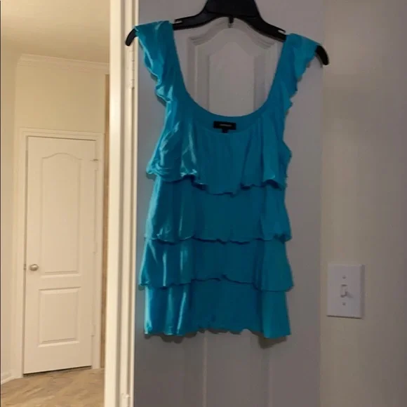 Express ruffle tank top - Picture 2 of 7